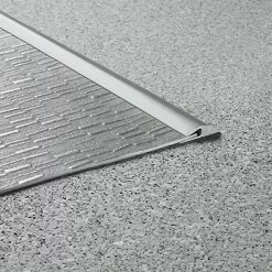 BAUHAUS LOGOCLIC Einfassleiste Grau, 1 M X 26 Mm X 3 Mm, Montageart: Kleben